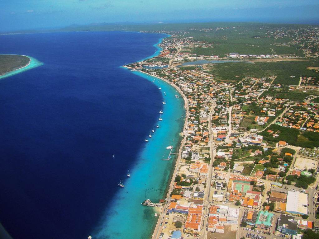 Bonaire Luxury Villa Apartments-luchtfoto Kralendijk-Bonaire